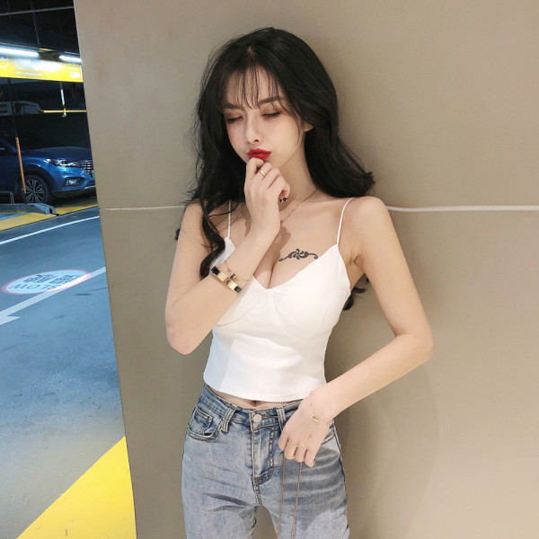 Īss, pieguļošs tvertni ar plānām lencēm