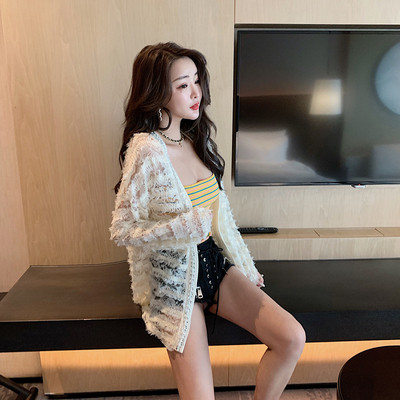 Tavaszi női kardigán hímzéssel