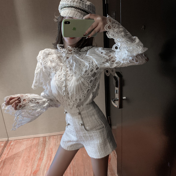 Női csipke ing lótusz ujjú, magas gallérral és gyöngyökkel