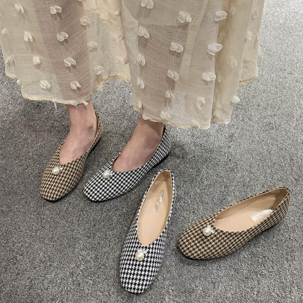 Alkalmi textil mokaszinok lapos talppal és díszítéssel - gyöngyház