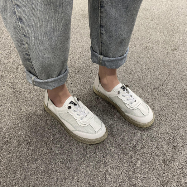 Sieviešu ikdienas kedas ar plakanu zoli un mežģīnēm no eko ādas