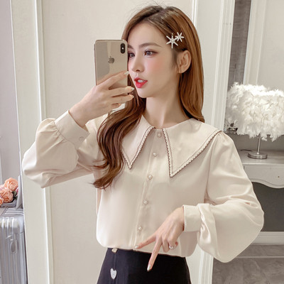 Alkalmi női ing gombokkal és ovális nyakkivágással