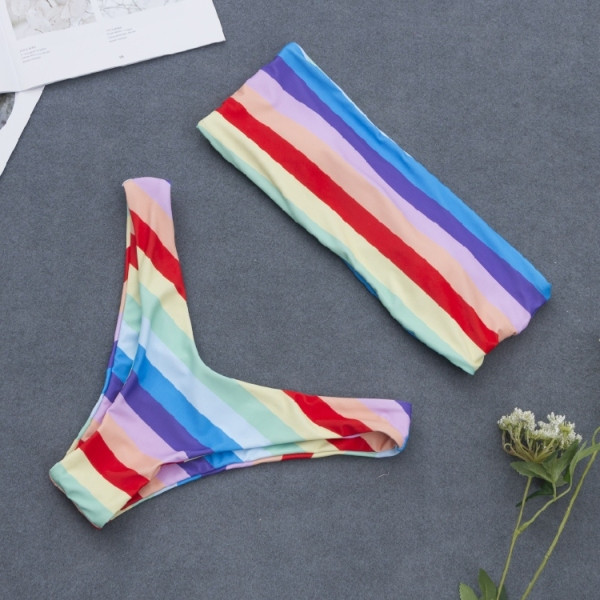 Krāsains sieviešu divdaļīgs peldkostīms ar lentes augšdaļu