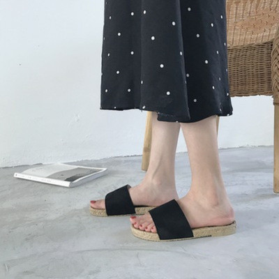 Női alkalmi papucs eco velúrból, lapos talppal