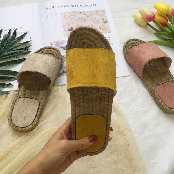 Női alkalmi papucs eco velúrból, lapos talppal