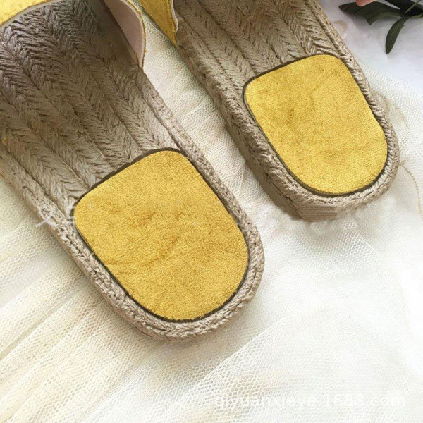 Női alkalmi papucs eco velúrból, lapos talppal