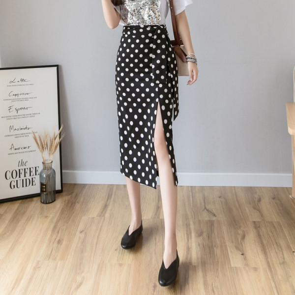 Ikdienišķi sieviešu svārki ar punktotiem šķēlumiem un augstu vidukli