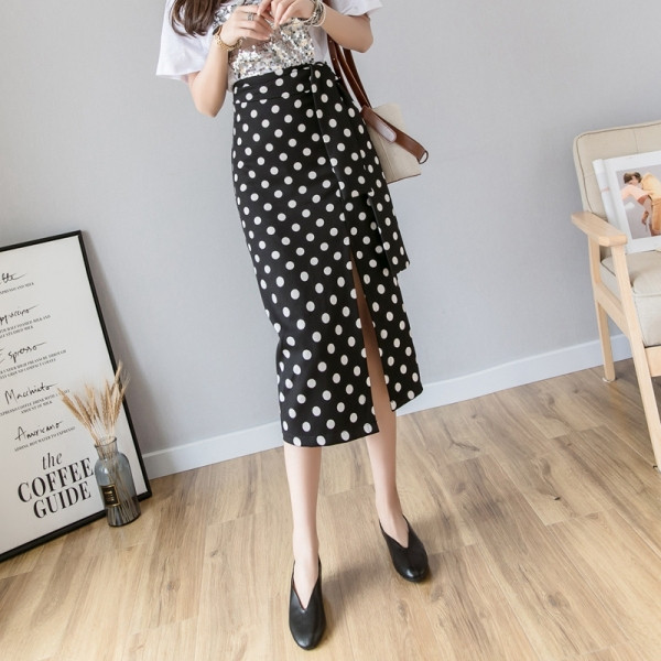 Ikdienišķi sieviešu svārki ar punktotiem šķēlumiem un augstu vidukli