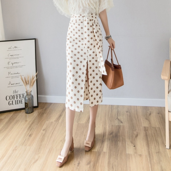 Ikdienišķi sieviešu svārki ar punktotiem šķēlumiem un augstu vidukli