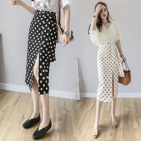 Ikdienišķi sieviešu svārki ar punktotiem šķēlumiem un augstu vidukli