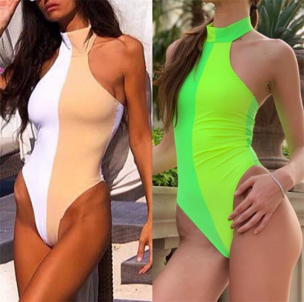 Двуцветен цял бански с овално деколте и гол гръб