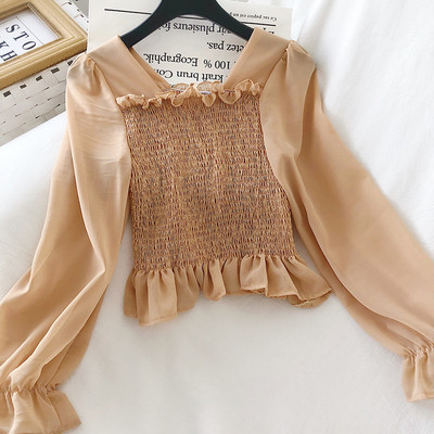 Pieguļoša sieviešu blūze ar kvadrātveida kakla izgriezumu un tilla piedurknēm