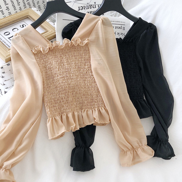 Pieguļoša sieviešu blūze ar kvadrātveida kakla izgriezumu un tilla piedurknēm