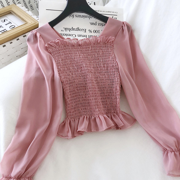 Pieguļoša sieviešu blūze ar kvadrātveida kakla izgriezumu un tilla piedurknēm