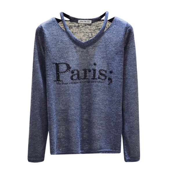 Ležerna ženska bluza sa špic izrezom i šarenim natpisom