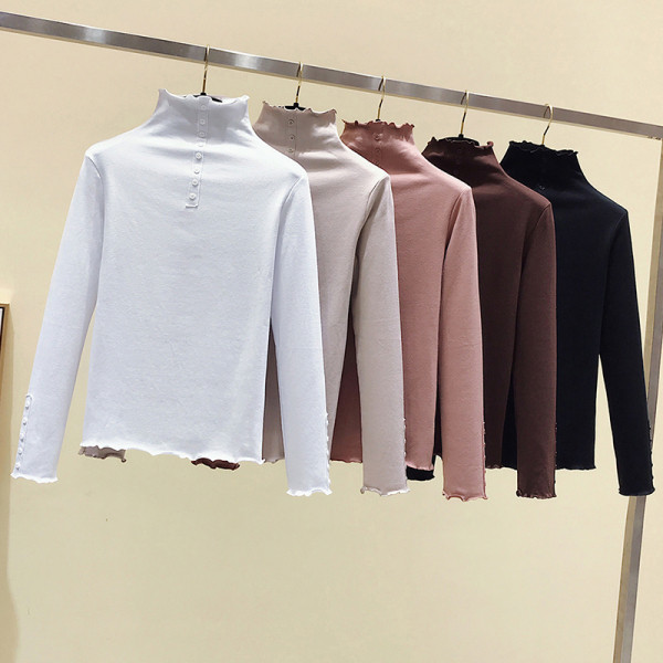 Moteriška rudens-žiemos palaidinė aukšta apykakle ir sagomis ant rankovių