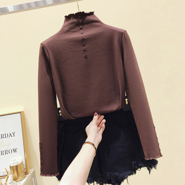 Moteriška rudens-žiemos palaidinė aukšta apykakle ir sagomis ant rankovių