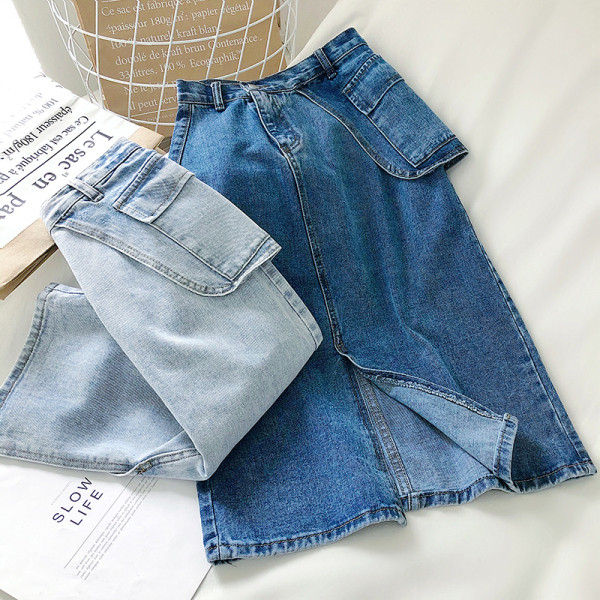 Női farmerszoknya hasítékkal és zsebbel