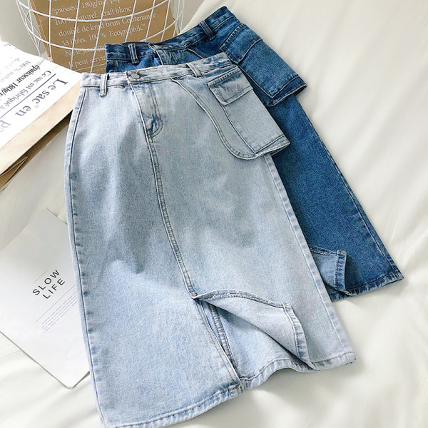 Női farmerszoknya hasítékkal és zsebbel