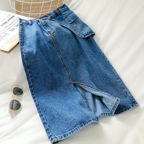 Női farmerszoknya hasítékkal és zsebbel