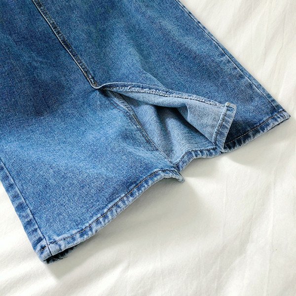 Női farmerszoknya hasítékkal és zsebbel