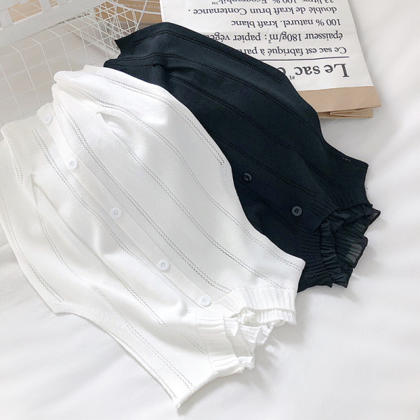 Megzti moteriški marškiniai su sagomis ir ovalia iškirpte