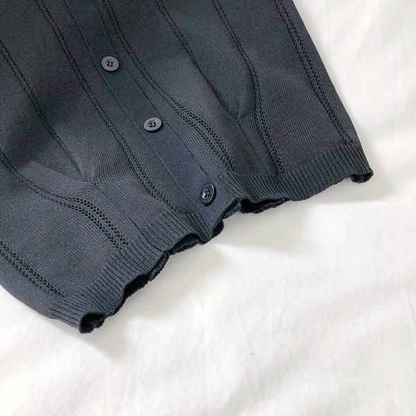 Megzti moteriški marškiniai su sagomis ir ovalia iškirpte