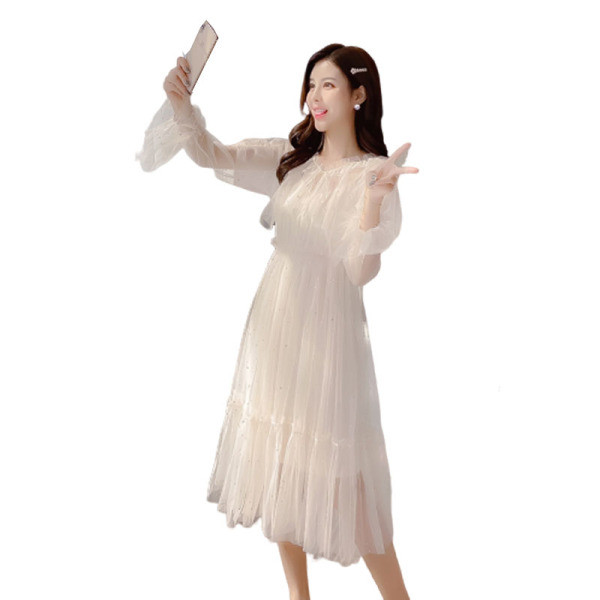 Šiuolaikinė moteriška suknelė su tiuliu ir blizgučiais