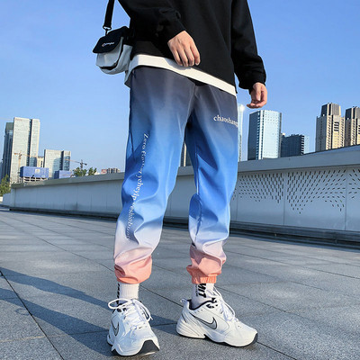 Ежедневен мъжки панталон с надпис в преливащи се цветове