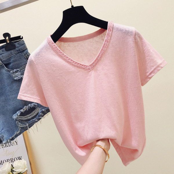 Női blúz rövid ujjal, spitz nyakkivágással, gyöngyökkel