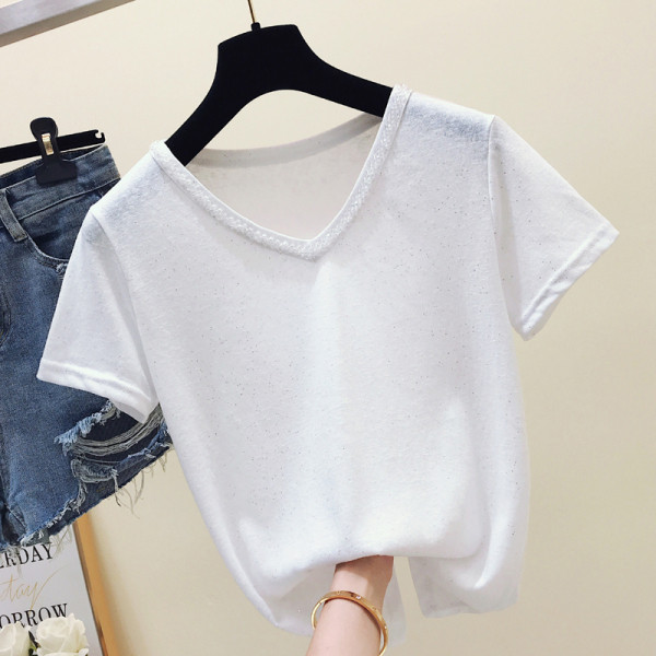 Női blúz rövid ujjal, spitz nyakkivágással, gyöngyökkel