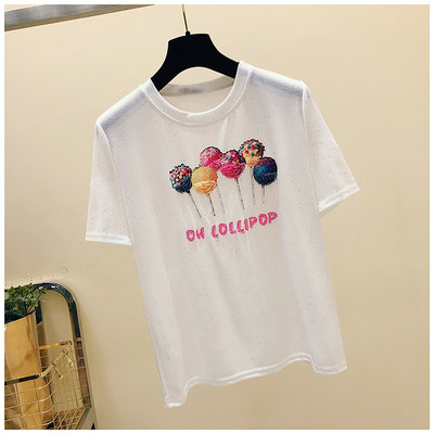 Sieviešu moderns t-krekls ar krāsainu aplikāciju un īsām piedurknēm