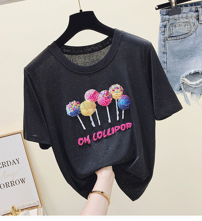 Sieviešu moderns t-krekls ar krāsainu aplikāciju un īsām piedurknēm