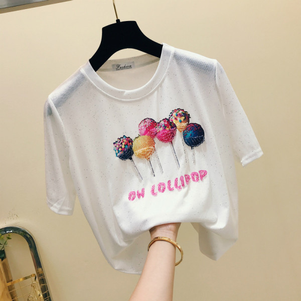 Sieviešu moderns t-krekls ar krāsainu aplikāciju un īsām piedurknēm