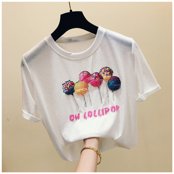 Sieviešu moderns t-krekls ar krāsainu aplikāciju un īsām piedurknēm