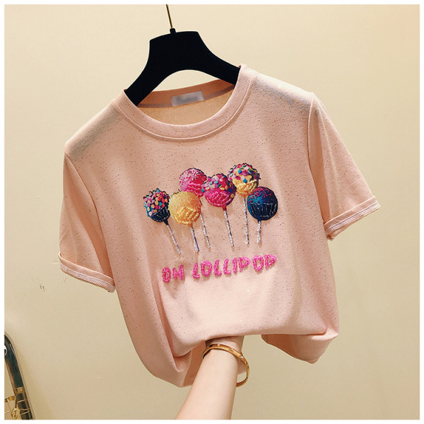 Sieviešu moderns t-krekls ar krāsainu aplikāciju un īsām piedurknēm