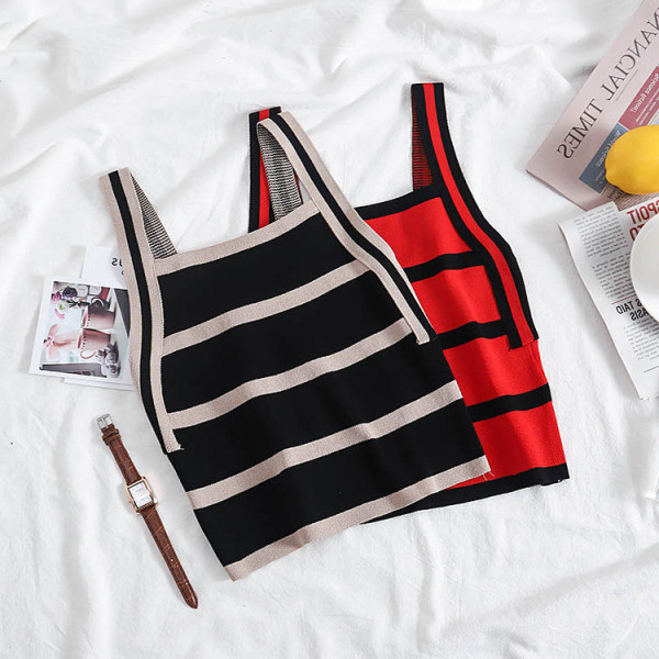 Piegulošs sieviešu strīpains topiņš ar platām lencēm