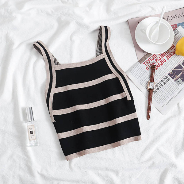 Piegulošs sieviešu strīpains topiņš ar platām lencēm