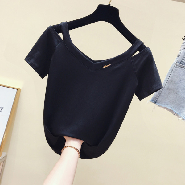 Раирана дамска тениска с къс ръкав и шпиц деколте 