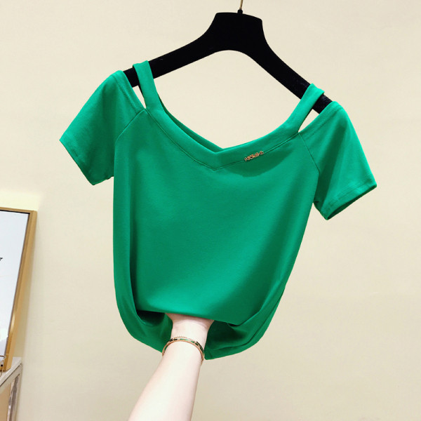 Раирана дамска тениска с къс ръкав и шпиц деколте 