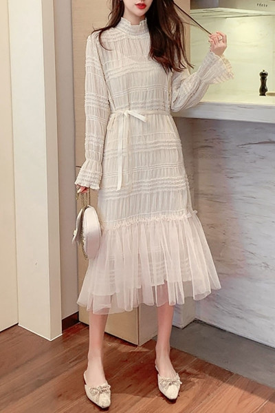 Sieviešu gara kleita ar saitēm un garām piedurknēm