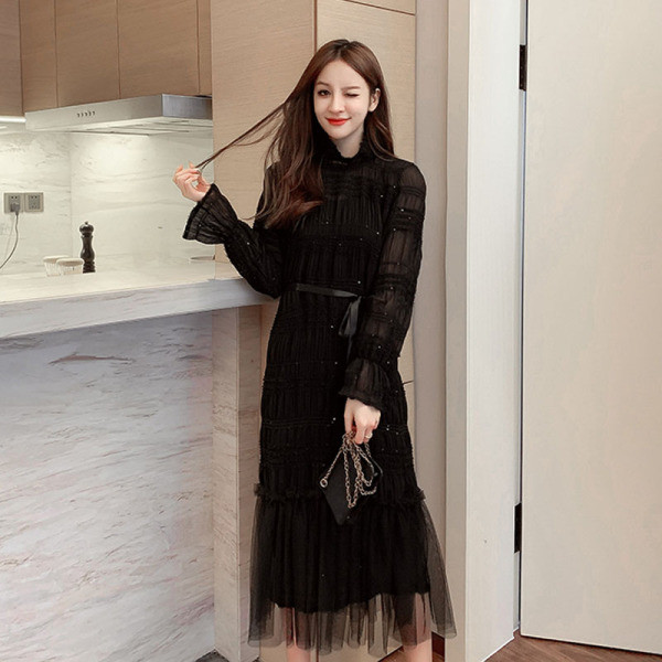 Sieviešu gara kleita ar saitēm un garām piedurknēm