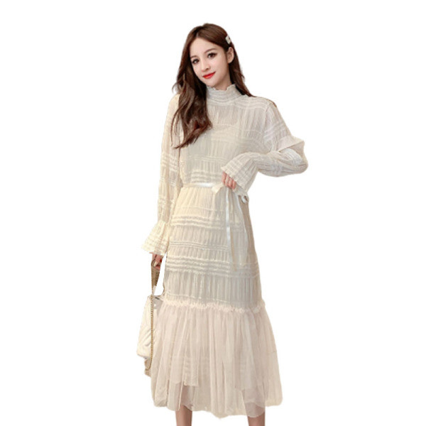 Sieviešu gara kleita ar saitēm un garām piedurknēm