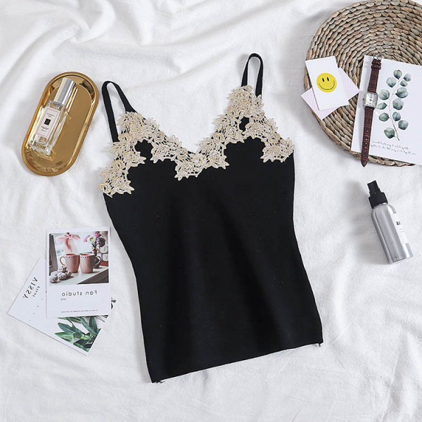 Sieviešu bikses ar V veida kakla izgriezumu un mežģīņu elementiem