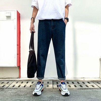 Bő, férfi farmer sima modell hímzett felirattal