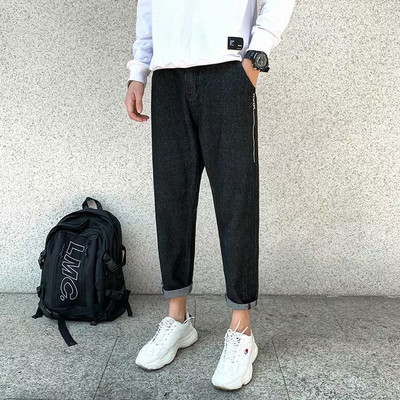 Bő, férfi farmer sima modell hímzett felirattal