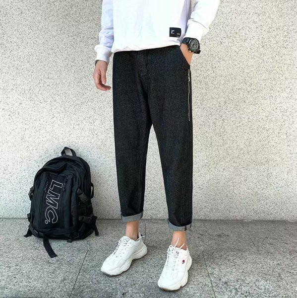 Bő, férfi farmer sima modell hímzett felirattal