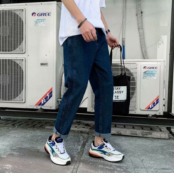 Bő, férfi farmer sima modell hímzett felirattal