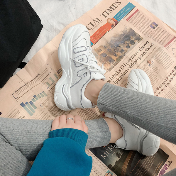 Ikdienas sieviešu kedas ar mežģīnēm un raupju zoli