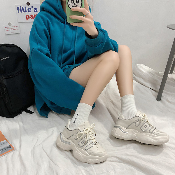 Ikdienas sieviešu kedas ar mežģīnēm un raupju zoli